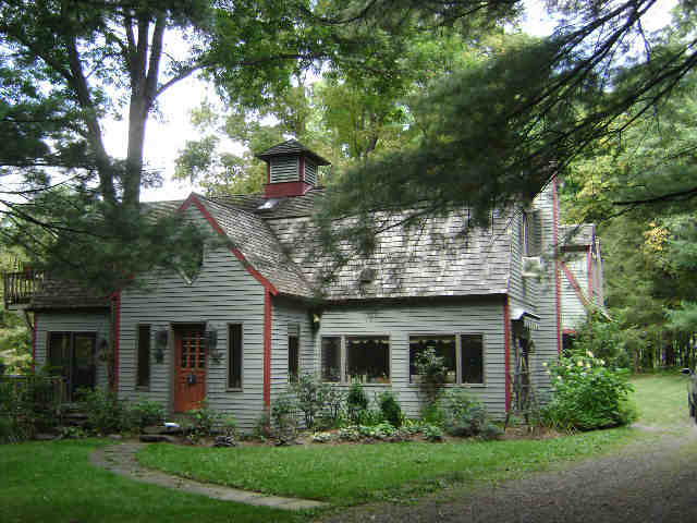 Building photograph for 550 LONG MTN RD